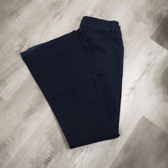 Liquid X Jeans Ladies Size 15/16 Dark Wash Flare Legs Blue Jeans - Picture 12 of 15